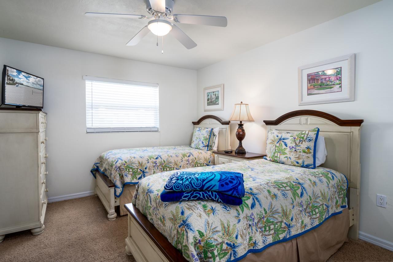 Gulf Breeze Condos Fort Myers Beach Exterior photo